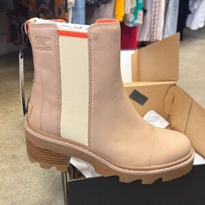 Sorel Women's Beige and Cream Ankle Boots